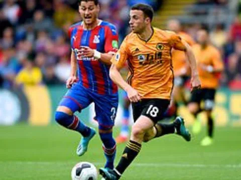 Thi đấu với 10 người, Wolves thoát "cửa tử" gay cấn trước Palace