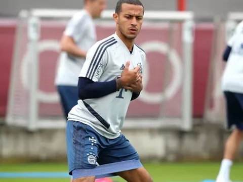 Thiago và Hernandez đem 2 thông tin trái chiều cho Bayern