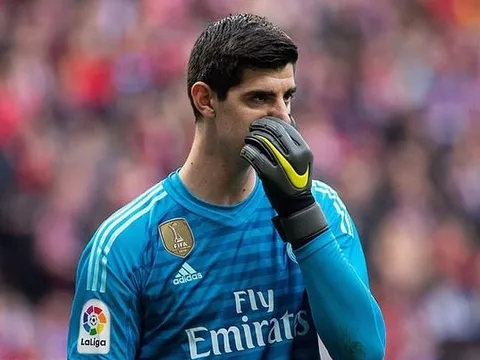 Thibaut Courtois hành động xấu hổ, CĐV Real chỉ muốn độn thổ