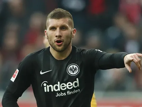 XONG! AC Milan sắp đón sao Croatia từng bắn hạ Argentina