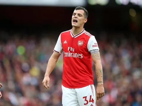 Vì 3 lí do, Emery đã sai lầm khi cho 'thánh thẻ đỏ' làm thủ quân