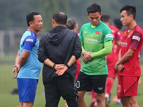 Thủ môn Nguyên Mạnh vô tình tiết lộ tình hình chấn thương của mình?