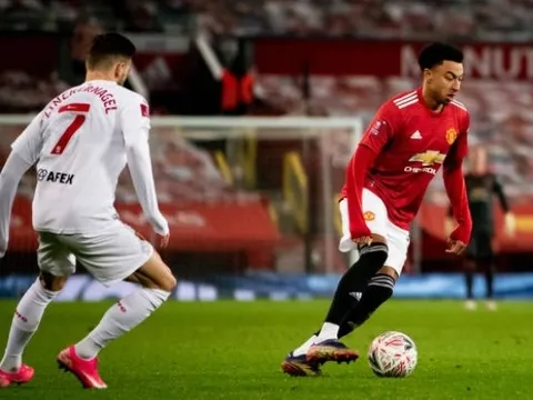 'Thủ quân tương lai' lập công, Man Utd chật vật đánh bại đội hạng Nhất