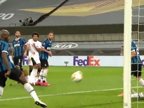 Thủ thành Inter bênh Lukaku sau bàn phản lưới nhà tai hại