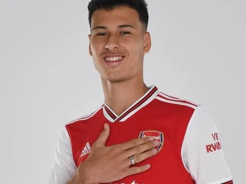 Thử việc 4 lần ở M.U, fan Ronaldo và các sự thật thú vị về tân binh Arsenal