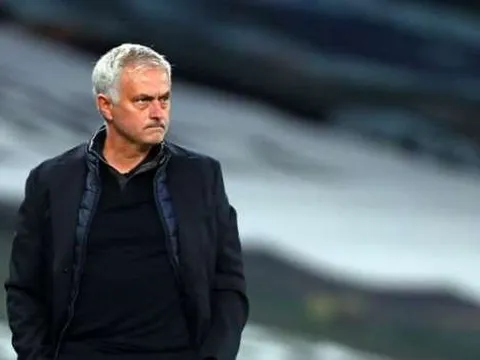 Thua Chelsea, Jose Mourinho đổ lỗi cho trọng tài