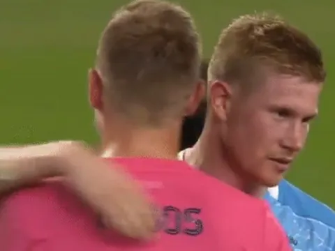 Thua cuộc, Kroos làm 1 điều với De Bruyne sau trận