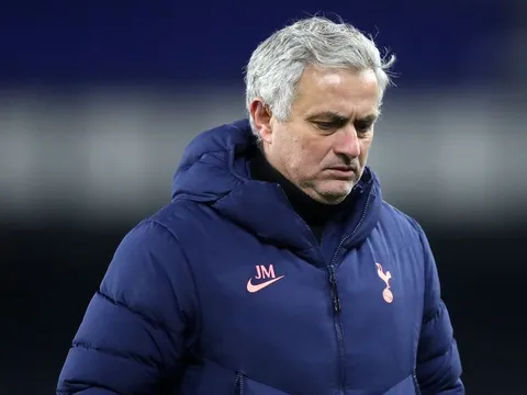 "Thừa nước đục thả câu", Mourinho muốn có sao thất sủng M.U tức thì