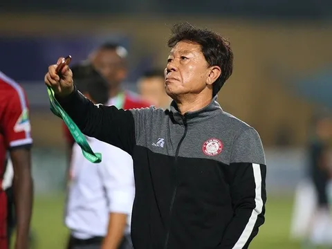 Thua sát nút Hà Tĩnh, HLV CLB TP.HCM có động thái "khó hiểu"