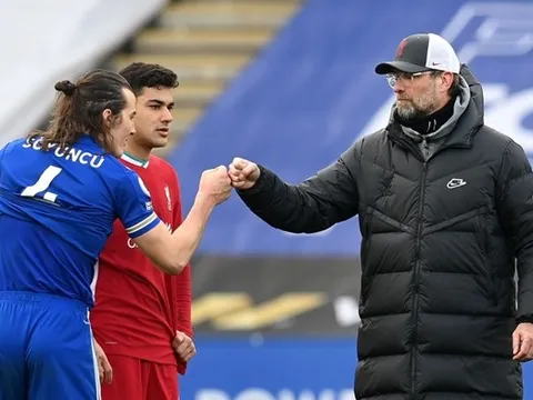 Thua thảm, Liverpool quyết tâm tìm trung vệ mới