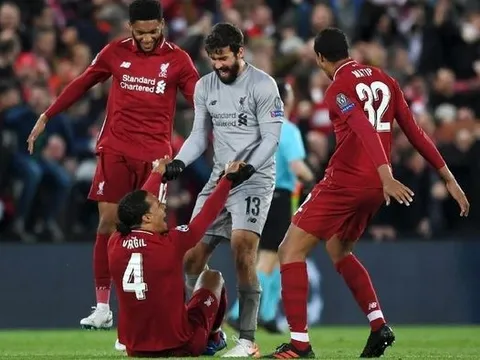 Thua trận, sao Liverpool vẫn lấy nước mắt NHM bởi hành động đặc biệt