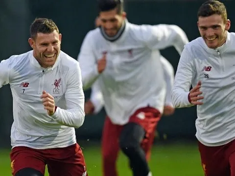 Thảnh thơi chơi golf, lão tướng vẫn không quên khen đồng đội