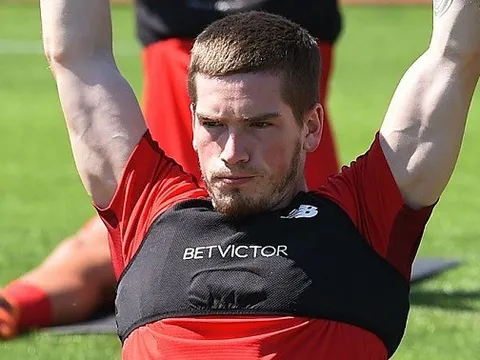 Đây, lý do khiến 'trò cưng Gerrard' không thể cập bến Championship