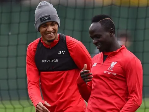 CĐV Liverpool: 'CLB hãy dựng tượng cho đội tuyển trạch viên đi!'