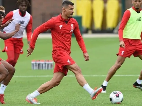 Giữa 'bão' tin đồn, 'trung vệ xuất sắc nhất thế giới' vẫn sẽ trở lại