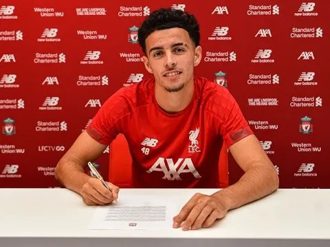 Sao mai The Kop chính thức gia hạn, chia sẻ mơ ước nối bước Gerrard