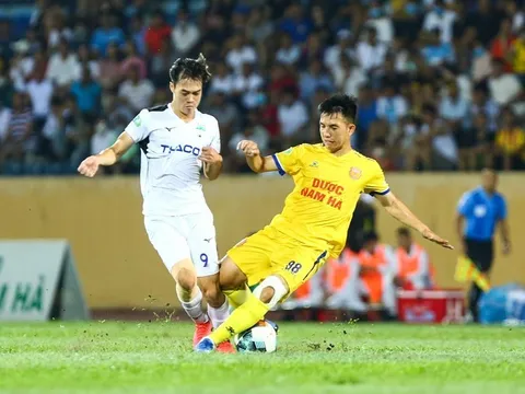 Tiêm thuốc để ra sân, Văn Toàn sẽ đi vào vết xe đổ của Tuấn Anh?