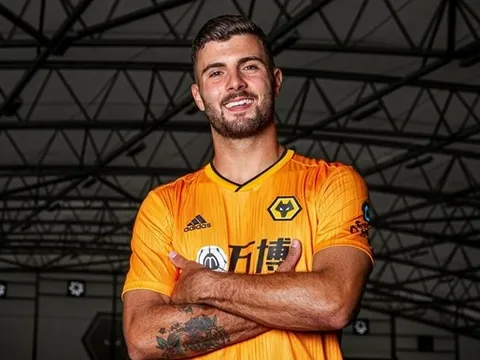 Tiễn "gà nhà" 18 triệu euro sang Premier League, AC Milan nhận trái đắng khó tin