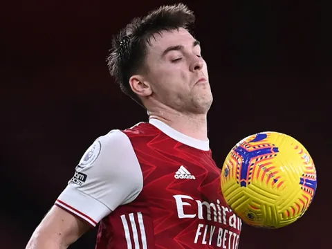 Nigel Winterburn chỉ ra hậu vệ hay nhất nhì EPL mà Arsenal sở hữu