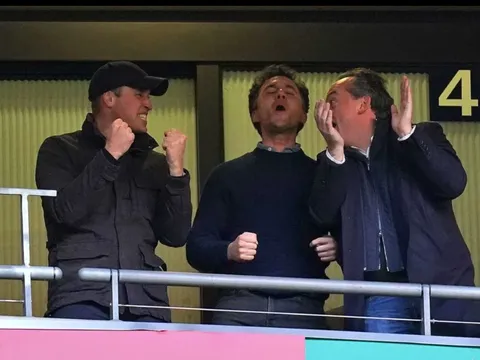 Tiết lộ: Nhận "doping" cực mạnh, Villa vẫn thua chóng vánh Man City