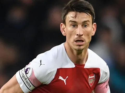 Tìm được bến đỗ mới, "kẻ nổi loạn" tức tốc rời Arsenal