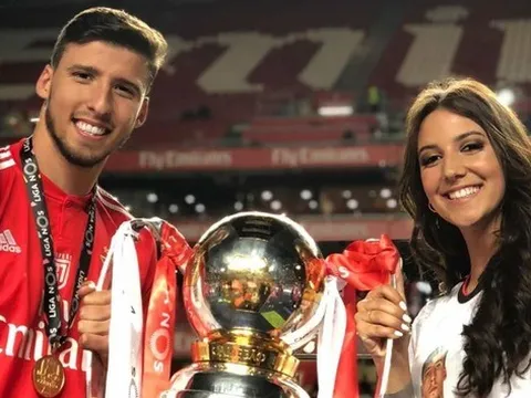 Tìm "kẻ thay thế Pique", Barca quyết giành "trung vệ thép" với Man City