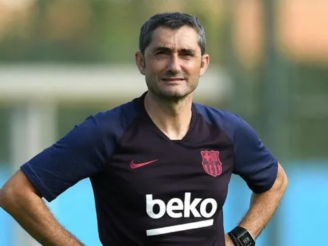 Tin dữ ồ ạt ập đến với Barca khiến HLV Valverde "ngồi trên đống lửa"