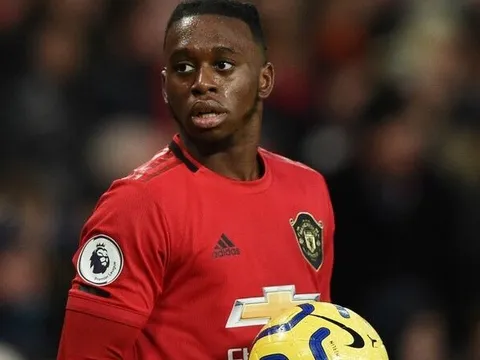 Tin "hot" Premier League (24/04): "Ngày biến hình" của Wan-Bissaka, Mourinho hóa "người vận chuyển"