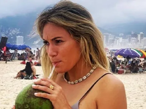 Tình cũ kém 30 tuổi nói lời đau lòng sau khi chia tay Maradona