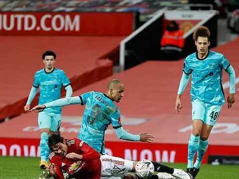 Cavani đã diễn kịch với Fabinho?