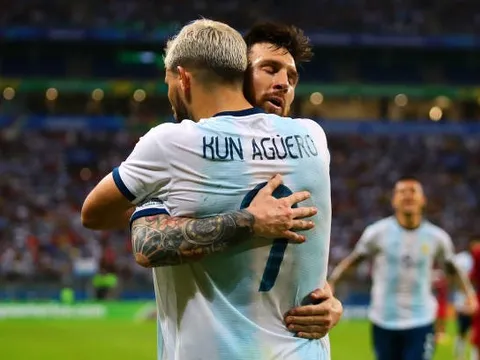 Tỏa sáng trong thế đường cùng, hàng công Argentina 'hẹn' Brazil ở bán kết