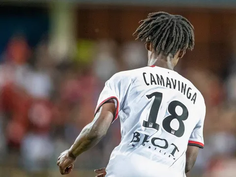 Tỏa sáng trước PSG, '24 Chiếc Cúp Bạc' đang theo đuổi tài năng 2002