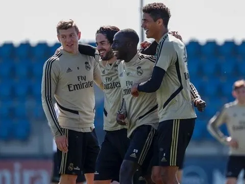 "Toang" gần nửa đội hình và đây là phản ứng của dàn sao Real Madrid