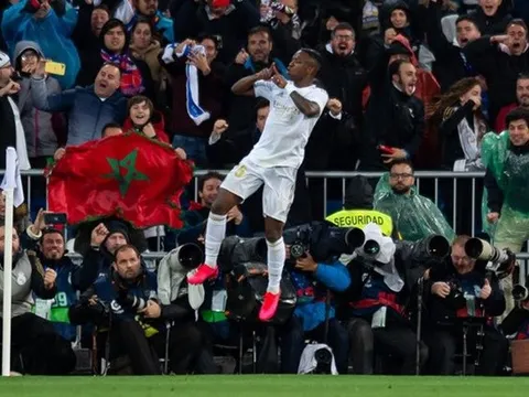 "Tôi có 3 ngày để quyết định gia nhập Real hay Barca"