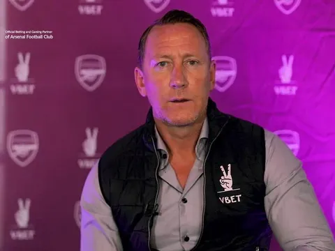 Huyền thoại Arsenal hả hê khi Liverpool thua Watford