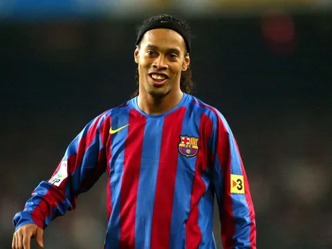 ‘Tôi được ra giá 500.000 pesetas để triệt hạ Ronaldinho’