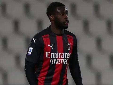 "Thiago Silva nói với tôi rằng hãy để mắt đến Fikayo Tomori"