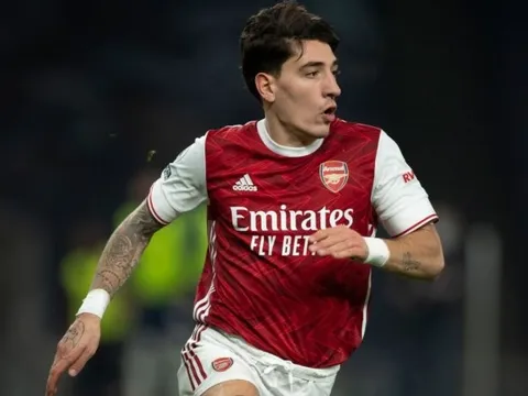 Tony Adams chỉ rõ 2 cầu thủ Arsenal nên bán đi