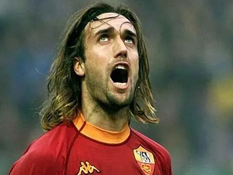 Top 10 thương vụ kỉ lục với những chân sút trên 30 tuổi: CR7 phải nể một huyền thoại