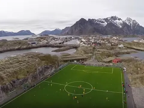 Top 5 SVĐ được bao quanh bởi cảnh quan thiên nhiên đẹp mê hồn