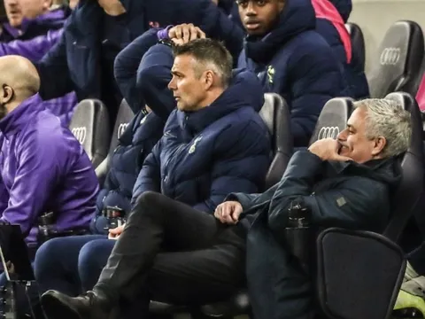 Tottenham “đứt xích”, lỗi hoàn toàn thuộc về Jose Mourinho?