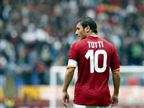 5 biểu tượng nói không với chuyển nhượng: Số 10 bất tử thành Rome
