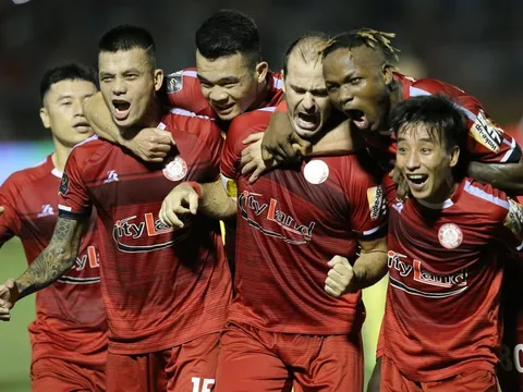 Chơi thiếu người, SLNA thua trận ngay trên sân nhà