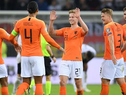 Trả cả "vốn lẫn lời", Koeman nói 1 điều sau màn "đại náo" trên sân tuyển Đức