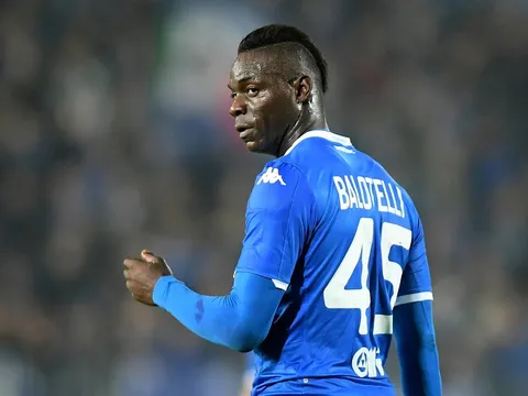 'Trai hư' Balotelli chôn vùi sự nghiệp vì lười biếng, ngông cuồng