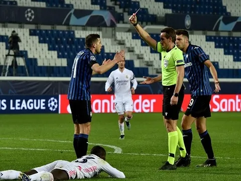 "Trận đấu hoàn toàn bị hủy hoại. Đây là bóng đá tự sát"