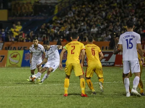 Trận HAGL-Viettel: Khi Xuân Trường sút phạt "quái chiêu" như Ronaldinho