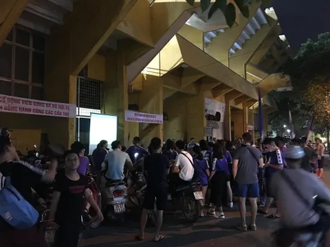 "Treo sân" hai vòng đấu, CĐV Hà Nội FC vẫn biết cách tiếp lửa cho đội nhà