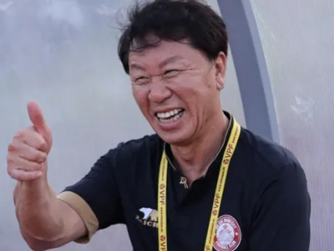 Trở lại CLB TP.HCM, HLV Chung Hae-soung thực hiện cuộc "thay máu" nhân sự