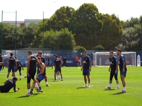 Trở lại tập luyện, Neymar và Mbappe "xâu kim" các đồng đội